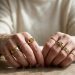 Gaya Stacked Ring Lagi Hits! Ini Cara Padu Padan Cincin Emas Agar Makin Modis